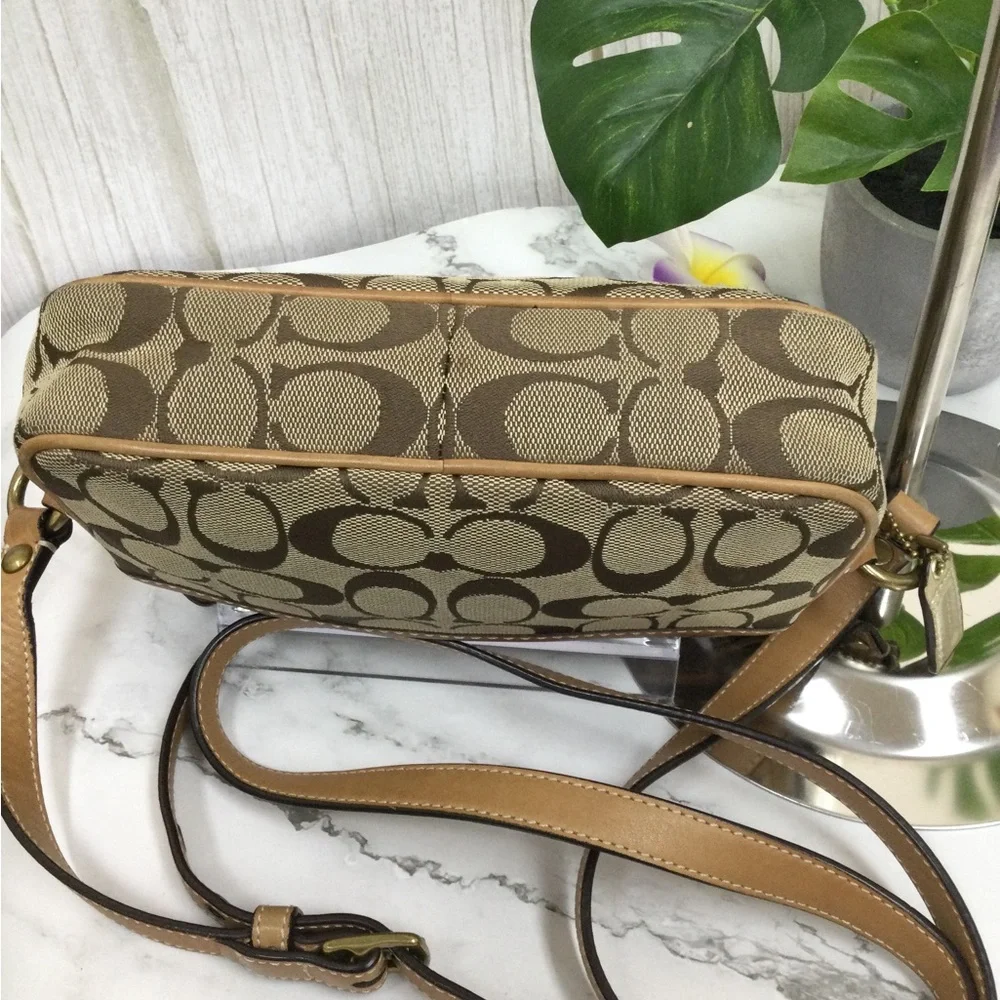 GUC Coach Signature Canvas Crossbody Bag in Khaki Tan